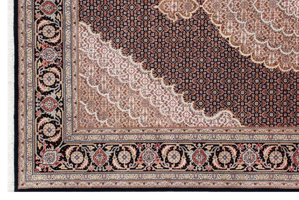 Majestic Heritage Hand knotted Traditional Mahi-17 Black Rug (MW-22)