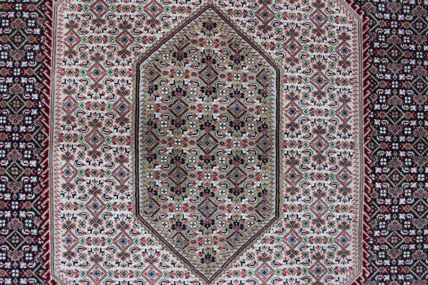 Majestic Noir Hand knotted Traditional Mahi-10 Black Rug (MW-29)