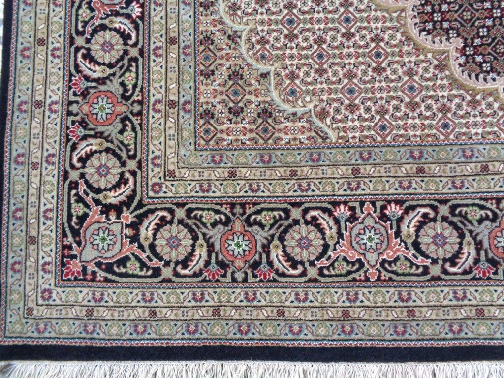 Elegant Persian Hand knotted Traditional Mahi Black Rug (MW-39)